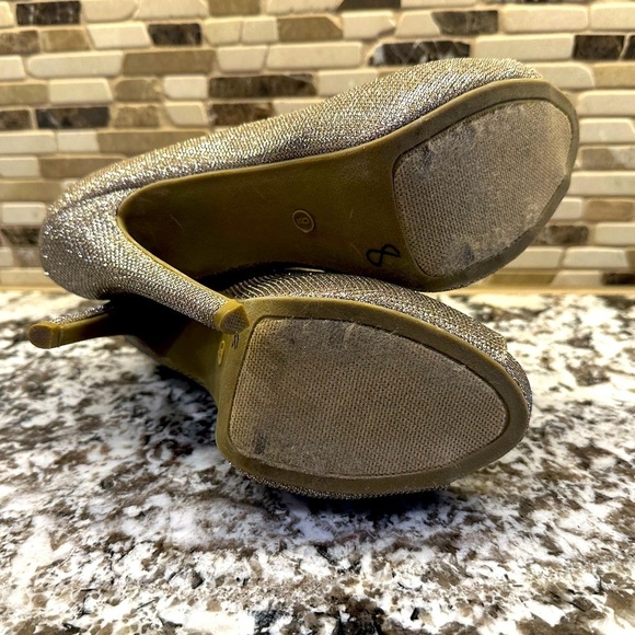 Shi by Journeys Elegant Gold Glittery Peep-Toe Heels size 9 - Picture 6 of 8